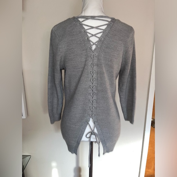 Cute Soho by New York and Company jeans Gray Sweater w/Crisscross Tie Up Back M - Picture 3 of 3